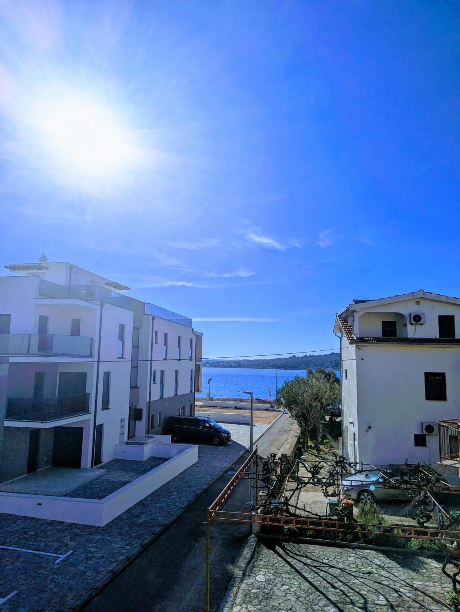 Zeezicht Appartement 50M From Beach Srima Exterior photo