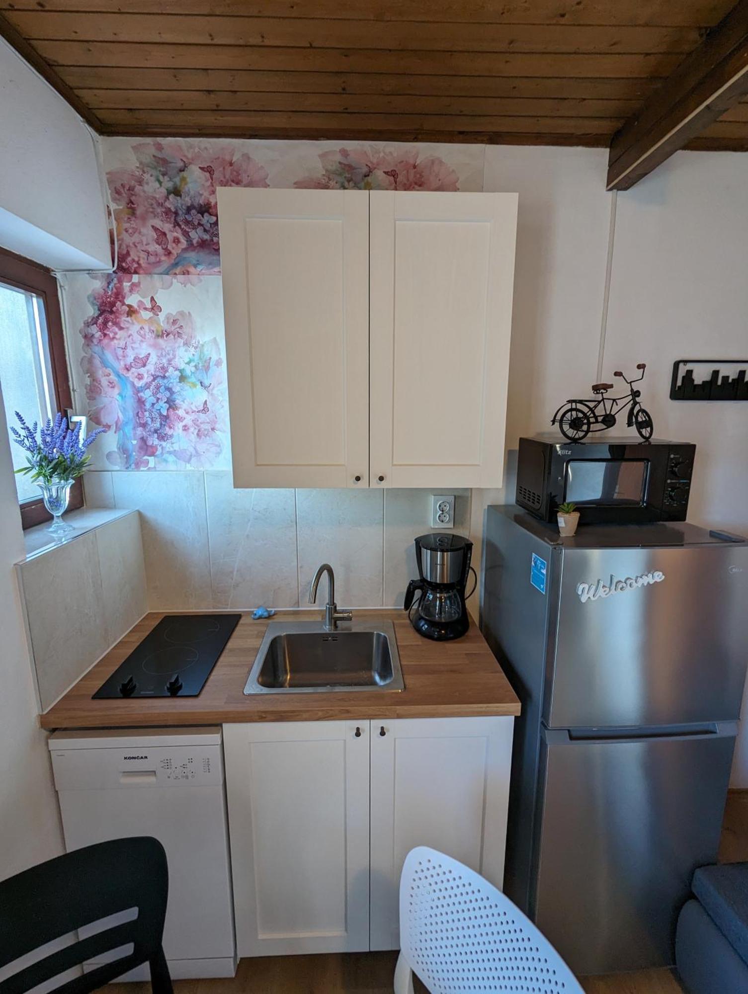 Zeezicht Appartement 50M From Beach Srima Exterior photo